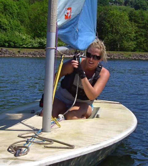 A young women learning to sail a Laser dinghy at Trimpley Sailing Club